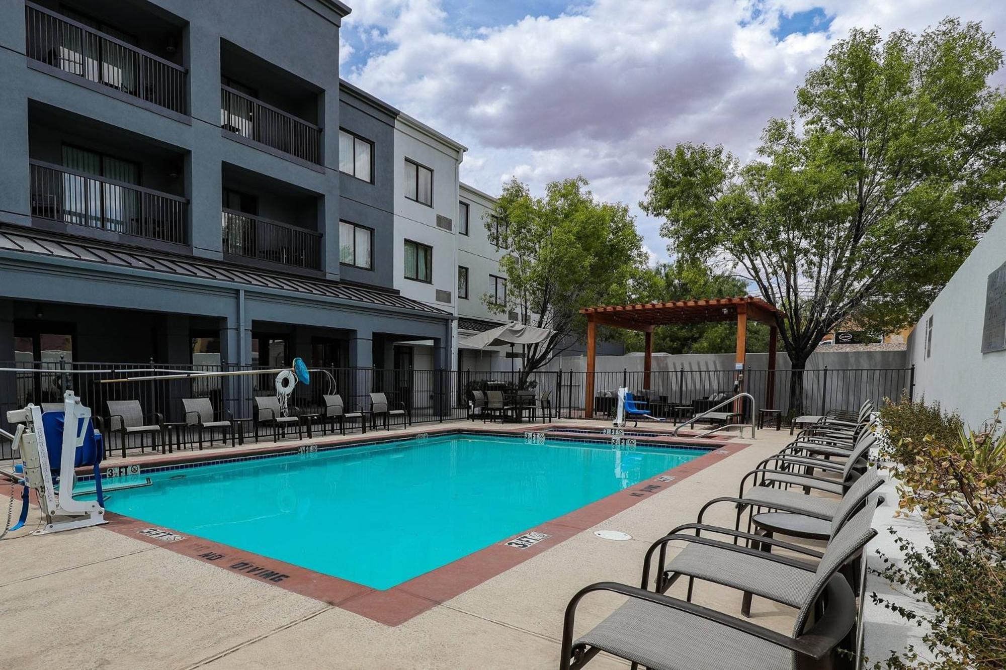 Courtyard El Paso Airport Hotel Kültér fotó